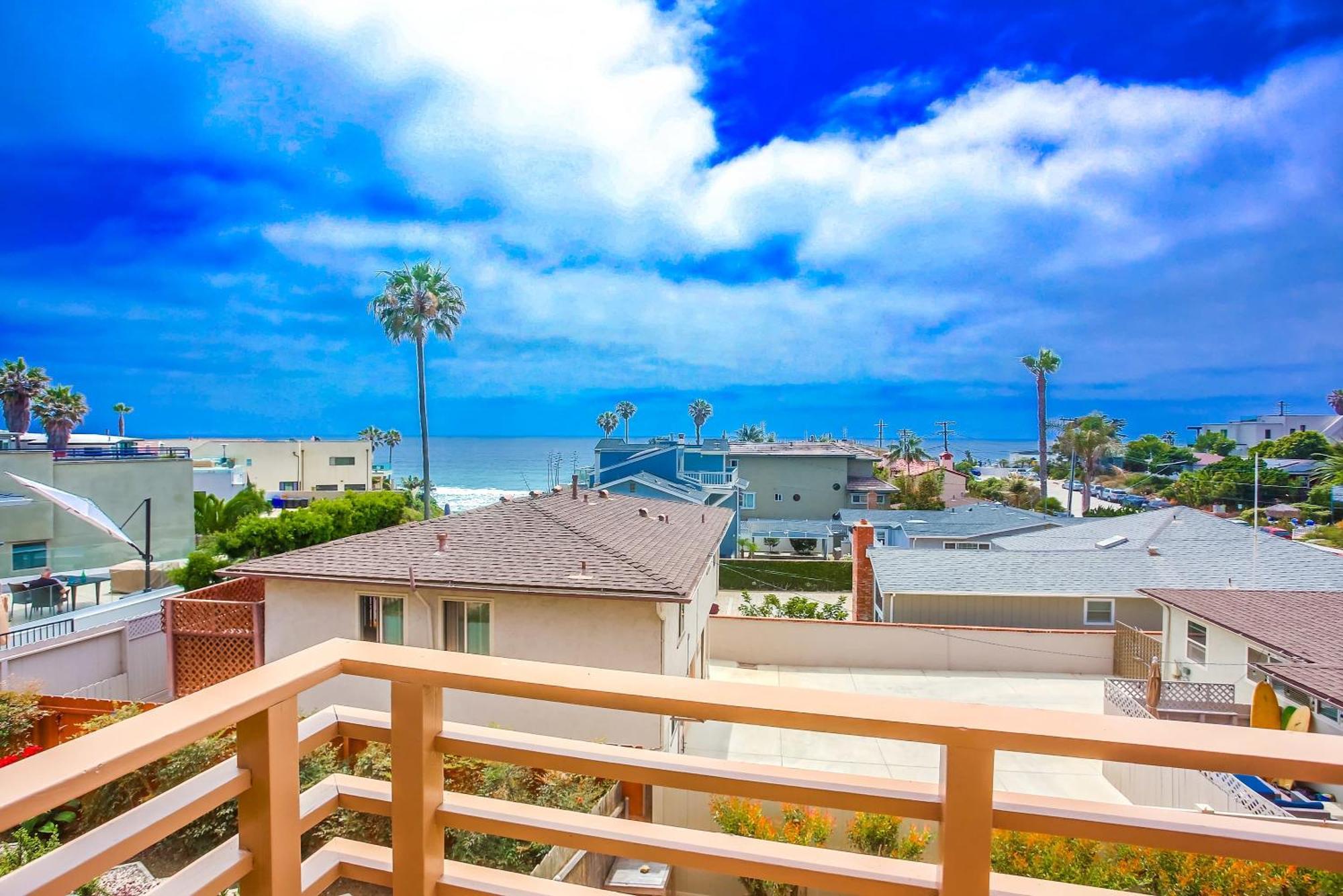 100 Yards Ocean & Surfing Ocean Views Backyard Holiday home *